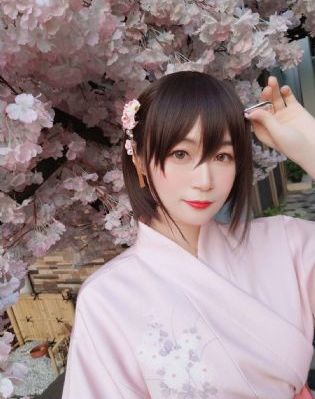 美女露出粉嫩尿口_国产剧高清视频观看