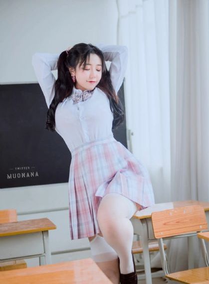 美女屁股被放进了两根筷子_国产剧高清迅雷在线观看