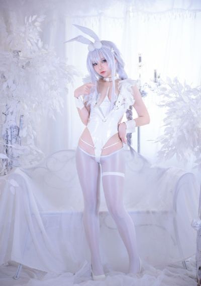 漂亮女警察被强扒衣服_蓝光全集免费观看